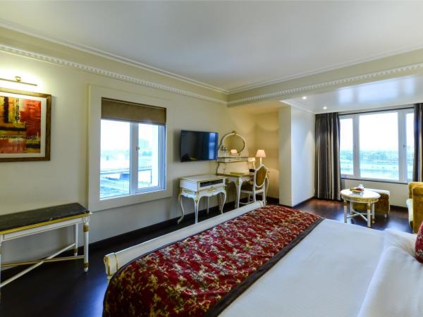 Lemon Tree Premier “The Atrium” Ahmedabad : photo 4 de la chambre suite exécutive