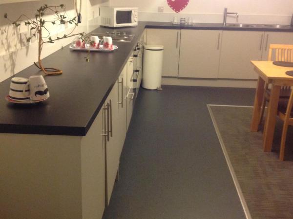 WESTEND PROPERTY : photo 10 de la chambre chambre double avec salle de bains privative