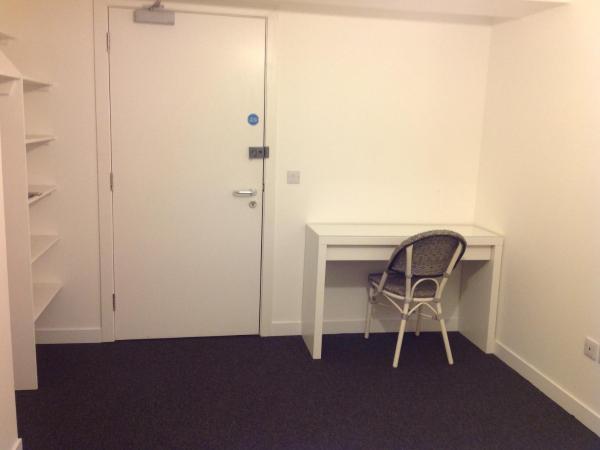 WESTEND PROPERTY : photo 9 de la chambre chambre double avec salle de bains privative