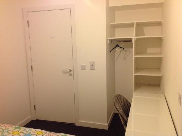 WESTEND PROPERTY : photo 5 de la chambre chambre double avec salle de bains privative