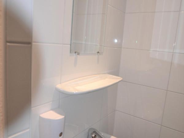 Hotel Bienvenue : photo 4 de la chambre chambre simple avec douche 