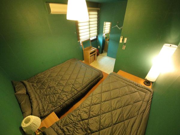Stitches House : photo 5 de la chambre chambre lits jumeaux avec salle de bains commune