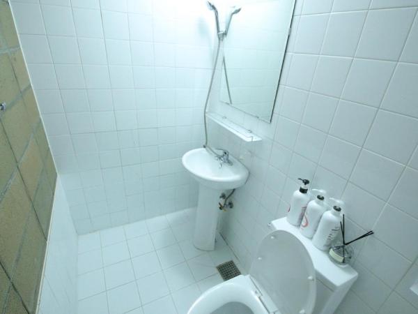 Stitches House : photo 7 de la chambre chambre familiale avec salle de bains privative