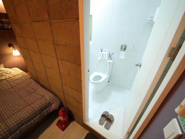 Stitches House : photo 5 de la chambre chambre familiale avec salle de bains privative