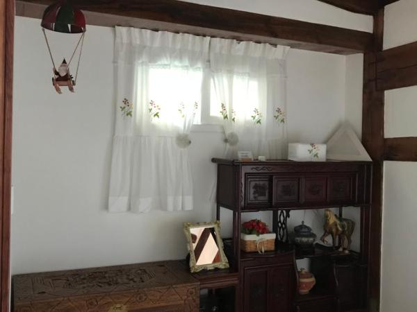 Hanok Guesthouse Suni : photo 1 de la chambre chambre double traditionnelle de style coréen avec salle de bains privative - 104