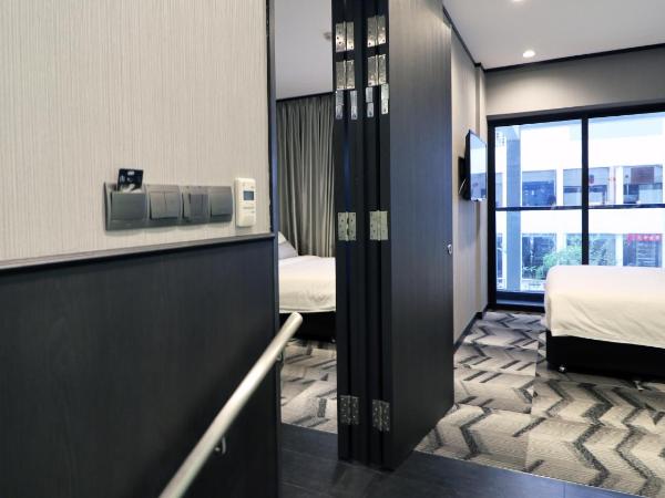 Hotel NuVe Urbane : photo 8 de la chambre chambre lit queen-size premier communicante avec balcon