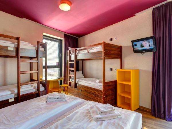 MEININGER Hotel Frankfurt Main / Airport : photo 2 de la chambre lit dans dortoir mixte de 6 lits