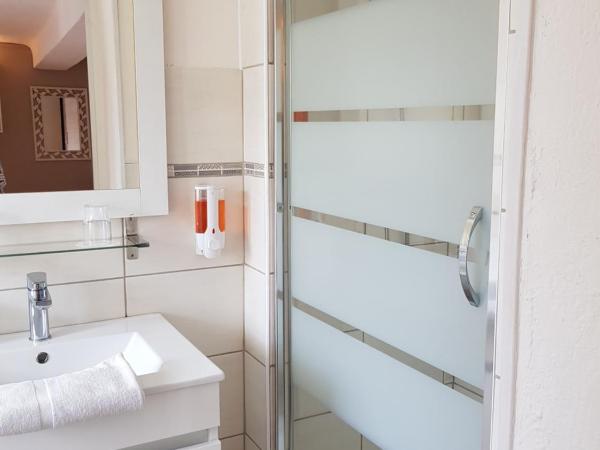 Hôtel Auberge Provençale : photo 6 de la chambre chambre quadruple avec climatisation