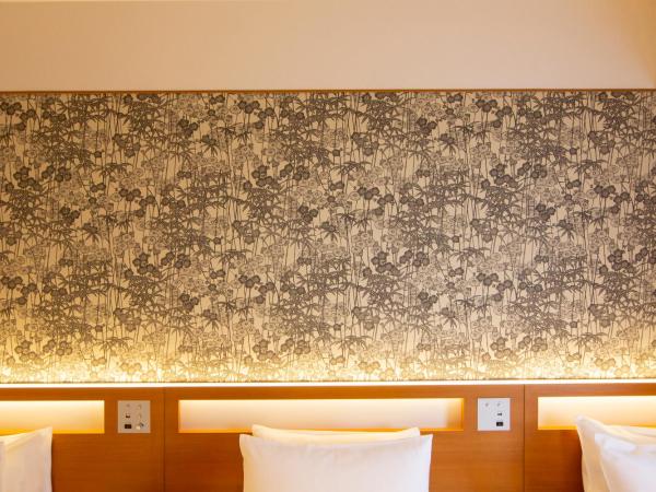 karaksa hotel grande Shin-Osaka Tower : photo 1 de la chambre chambre lits jumeaux avec lit d'appoint - non-fumeurs