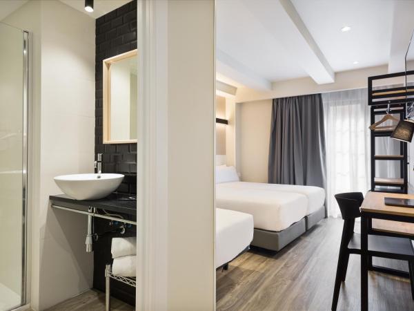 Acta BCN 40 : photo 1 de la chambre chambre triple