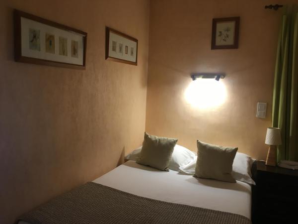 Hôtel du Parc : photo 1 de la chambre chambre simple avec toilettes communes