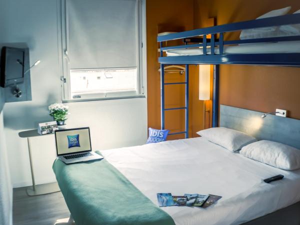 ibis Budget Colmar Centre Gare : photo 3 de la chambre chambre triple avec 1 lit double et 1 lit superposé