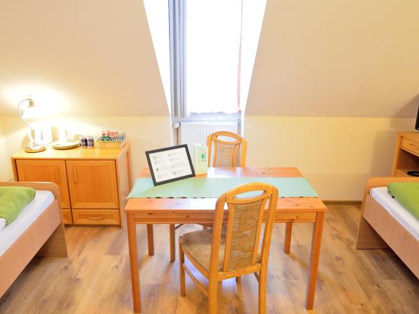 WenderEDU Business Center : photo 3 de la chambre chambre lits jumeaux - vue sur rivière