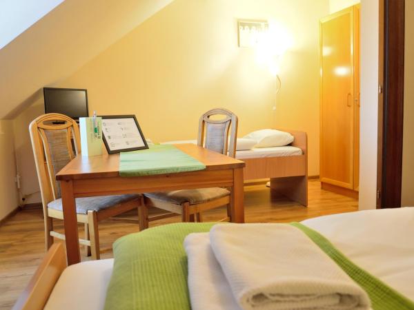 WenderEDU Business Center : photo 5 de la chambre chambre lits jumeaux - vue sur rivière