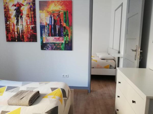 BED&SHOWER Moscavide -Self Check-In : photo 9 de la chambre chambre familiale avec salle de bains commune