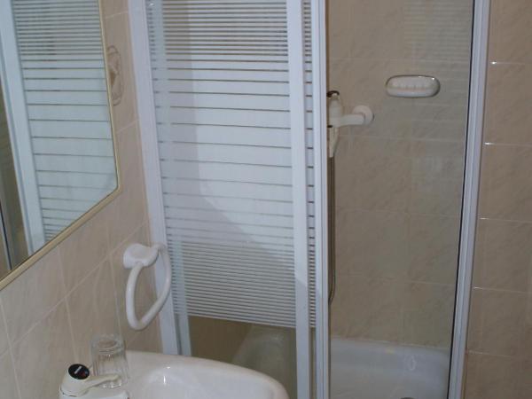 Apartments and Rooms Irena : photo 3 de la chambre chambre double