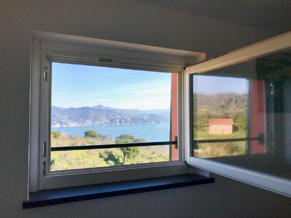 Agriturismo Terre Rosse Portofino : photo 3 de la chambre chambre double avec salle de bains privative et vue sur mer
