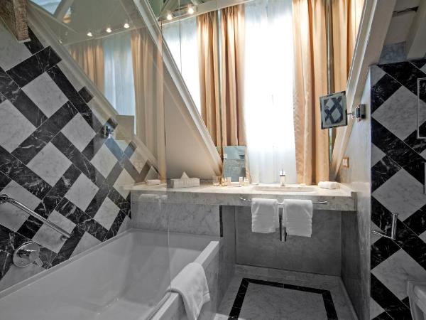 Hotel Le Place d'Armes - Relais & Châteaux : photo 2 de la chambre chambre deluxe double ou lits jumeaux