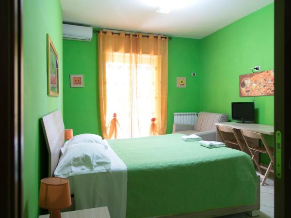 Campi Flegrei House : photo 4 de la chambre chambre double ou lits jumeaux deluxe avec balcon