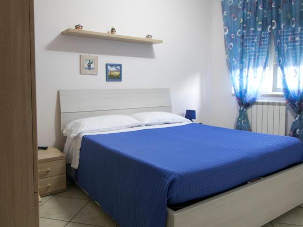 Campi Flegrei House : photo 2 de la chambre chambre double ou lits jumeaux avec salle de bains privative externe