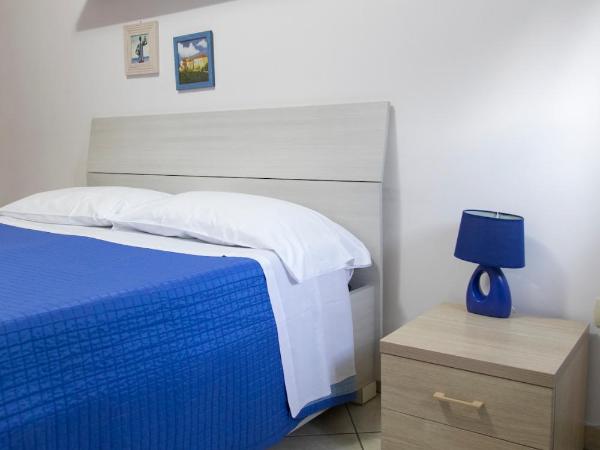 Campi Flegrei House : photo 4 de la chambre chambre double ou lits jumeaux avec salle de bains privative externe
