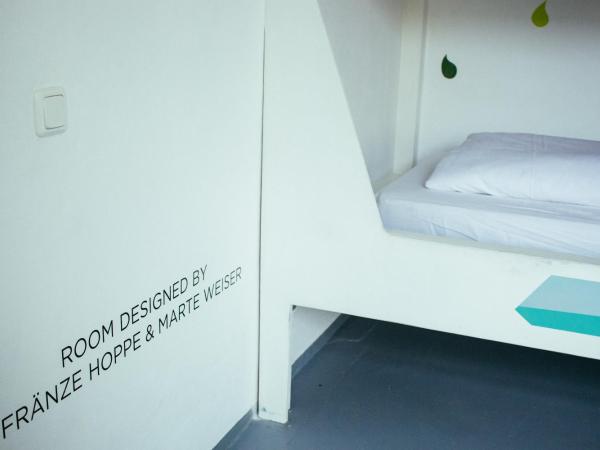 Hostel & Garten Eden : photo 2 de la chambre lit dans dortoir pour femmes de 6 lits
