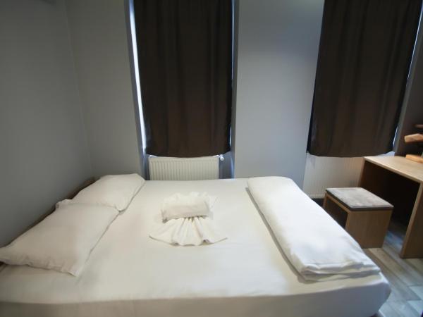 Stay Inn Taksim Hostel : photo 4 de la chambre chambre double avec salle de bains