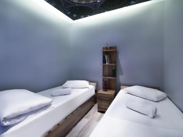 Stay Inn Taksim Hostel : photo 3 de la chambre chambre double avec salle de bains commune