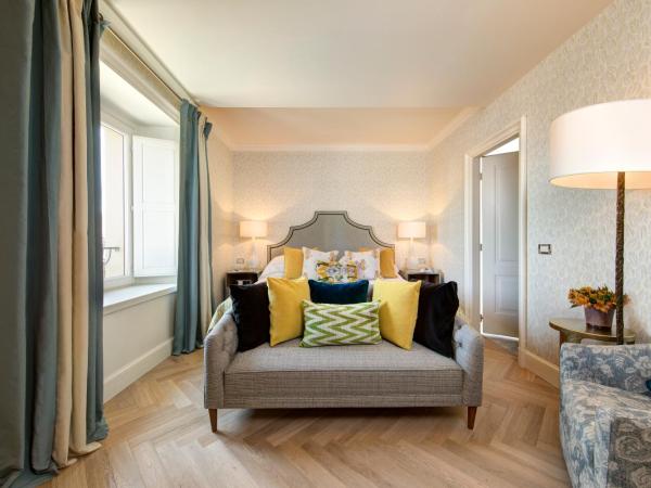 Rocco Forte Hotel Savoy : photo 2 de la chambre suite avec balcon