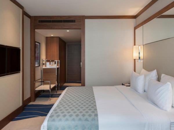 Elite World Grand Istanbul Küçükyalı : photo 4 de la chambre chambre deluxe lit king-size - vue sur mer