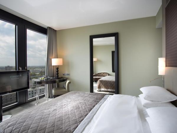 Hyatt Regency Dusseldorf : photo 3 de la chambre chambre lit king-size - accès au club