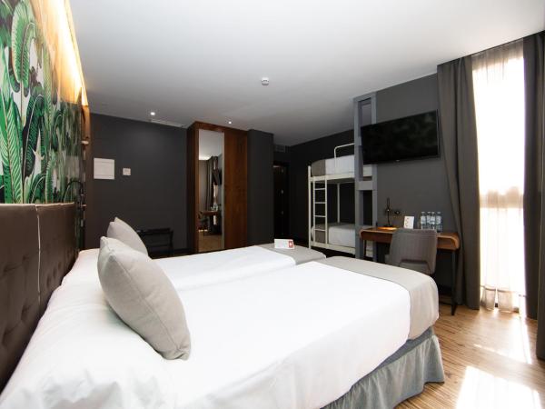 Málaga Premium Hotel : photo 1 de la chambre chambre quadruple