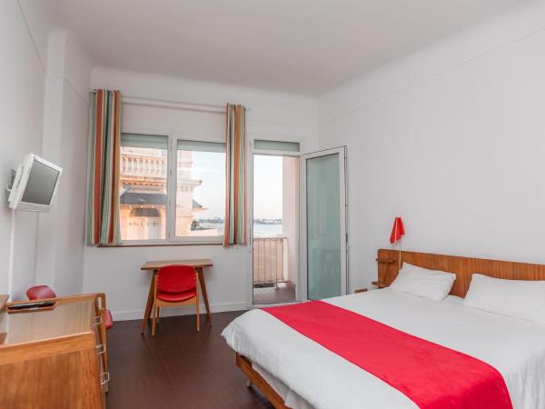 Hotel Le Trident Thyrsé : photo 2 de la chambre chambre familiale - vue sur mer