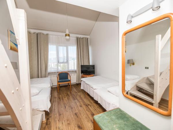 Hotel Orkin : photo 4 de la chambre chambre triple avec salle de bains privative