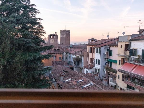 Scaligero Rooms : photo 6 de la chambre chambre double deluxe avec vue sur château