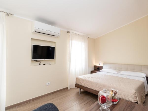 Scaligero Rooms : photo 1 de la chambre chambre lit king-size avec baignoire spa