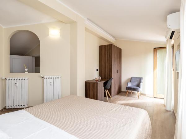 Scaligero Rooms : photo 4 de la chambre chambre lit king-size avec baignoire spa