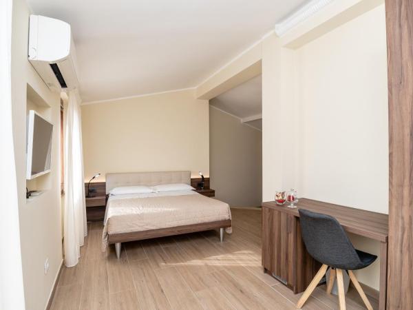 Scaligero Rooms : photo 2 de la chambre chambre lit king-size avec baignoire spa