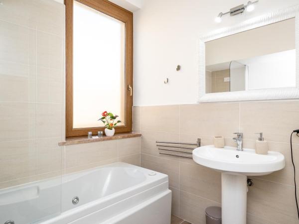 Scaligero Rooms : photo 6 de la chambre chambre double avec baignoire spa