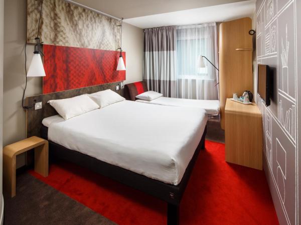 ibis Glasgow City Centre - Sauchiehall St : photo 7 de la chambre chambre standard avec un lit double