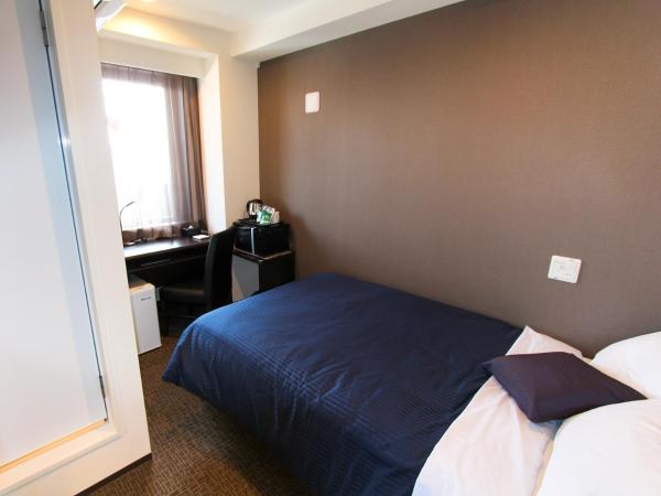 HOTEL LiVEMAX Osaka Dome Mae Hotel : photo 1 de la chambre standard single room with small double bed - smoking