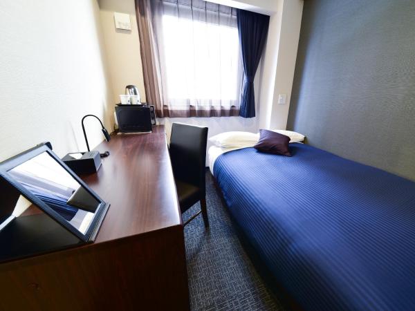 HOTEL LiVEMAX Toyosu-Ekimae : photo 3 de la chambre chambre double avec petit lit double - fumeurs