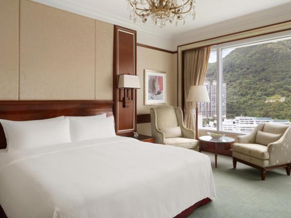 Island Shangri-La, Hong Kong : photo 2 de la chambre chambre lit king-size deluxe island shangri-la - vue sur pic
