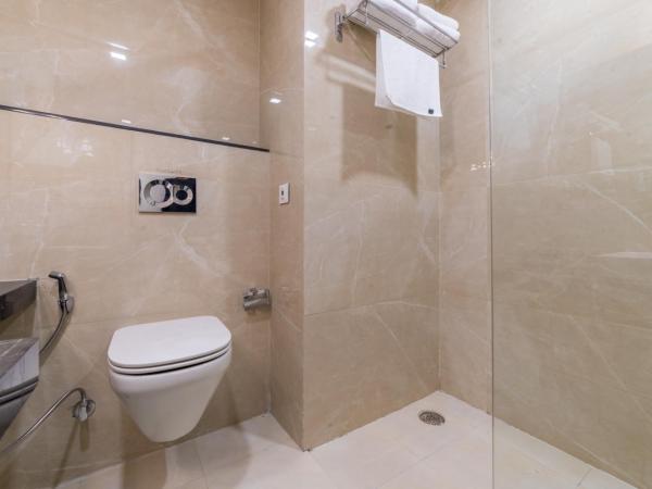 Hotel Aarunya Royale : photo 8 de la chambre chambre familiale