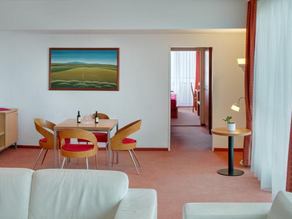 Avanti Hotel : photo 1 de la chambre presidential suite with two bedrooms and access to a public relax centre