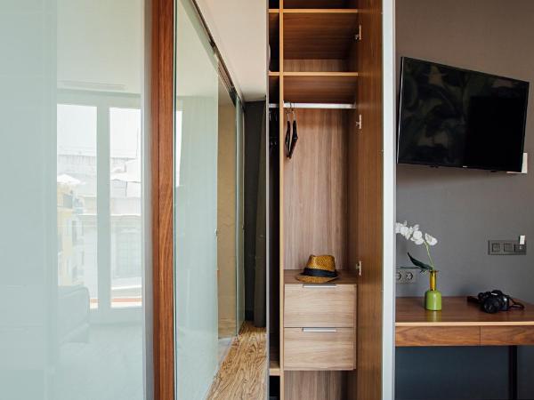 Málaga Premium Hotel : photo 4 de la chambre chambre simple avec balcon