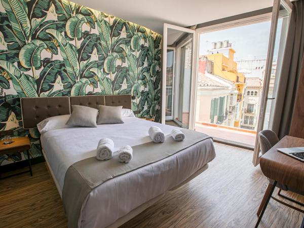 Málaga Premium Hotel : photo 1 de la chambre chambre double ou lits jumeaux supérieure avec balcon 
