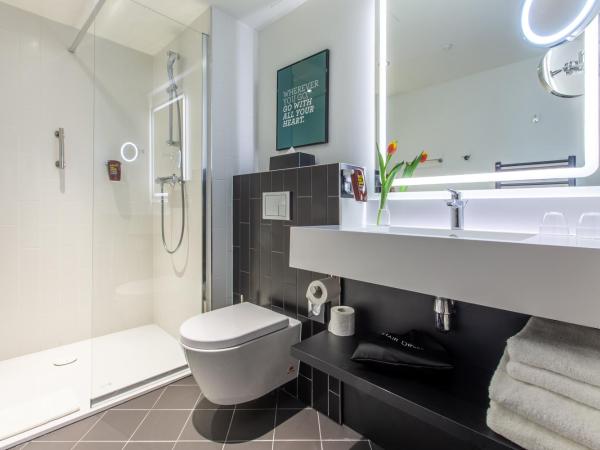 Park Inn by Radisson Poznan : photo 1 de la chambre chambre familiale