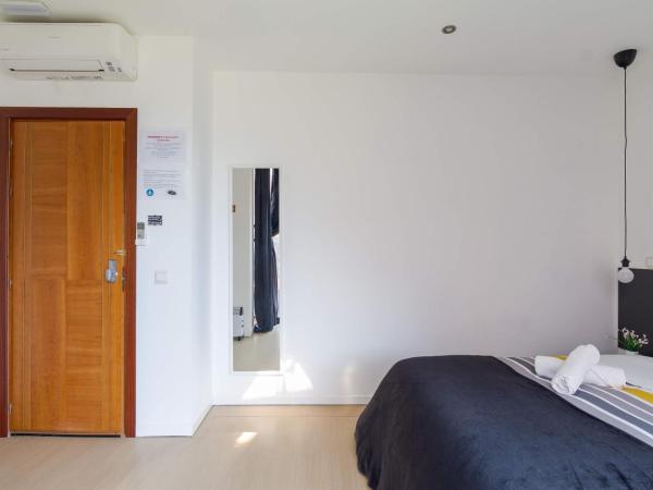 AYZ Javier Cabrini - Auto check-in property : photo 6 de la chambre chambre double deluxe avec salle de bains commune