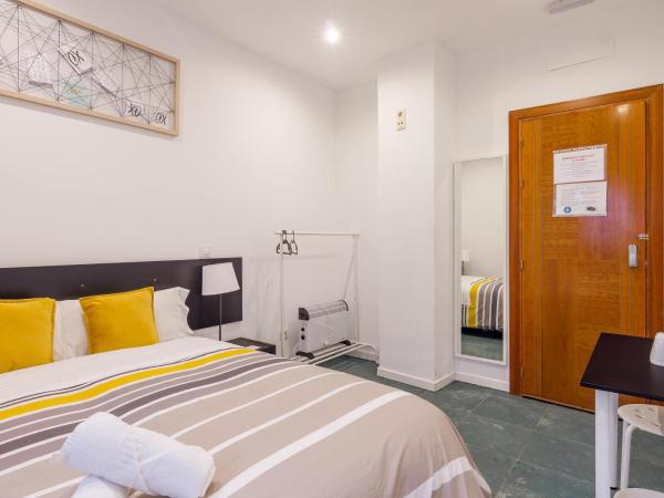 AYZ Javier Cabrini - Auto check-in property : photo 4 de la chambre chambre double avec salle de bains commune